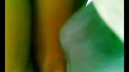 دختری با الاغ زیبا لباس زیر فیلم سکس گربه زنانه زیبایی را اندازه گیری می کند