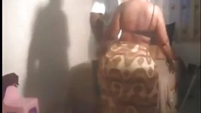 دختران نیمه برهنه در چت وابسته به عشق شهوانی با اجسام زرق و برق دار فیلم سکس انسان سگ اغوا می کنند