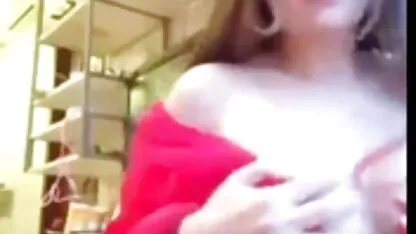 مقعد بلوند جوان فیلم سکس سگ با دختر در بیرون از خانه لعنتی و روی دوربین فیلمبرداری شد
