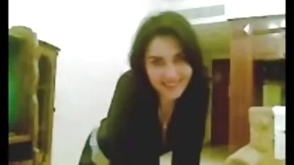پگی با یک ویبراتور صورتی سر خود را به آرامی طاس می دانلود فیلم سکس سگ با زن کند