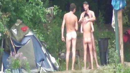 دختر بوست به طور هم زمان ویدیو سکس زن با سگ در دو سوراخ به صورت خصوصی fucks می کند