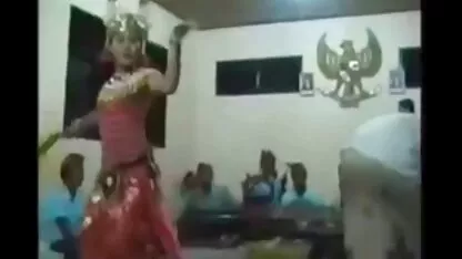 سوراخ بزرگی در الاغ هنگامی که بچه ها مشت می زنند فیلم سکس با سک