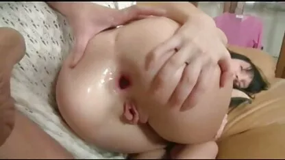 همجنسگرا ژاپنی خروس ایستاده فلم سکس زن سگ خود را نوازش می کند